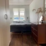 Lovely 80 M From The Water *